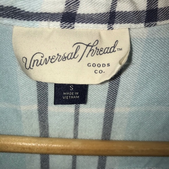 Button up shirt - Picture 2 of 3